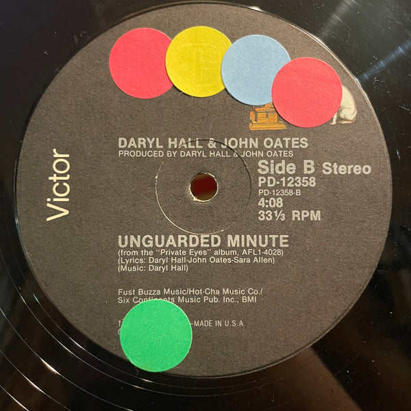 DARYL HALL & JOHN OATES [I Can't Go For That / Unguarded Minute]