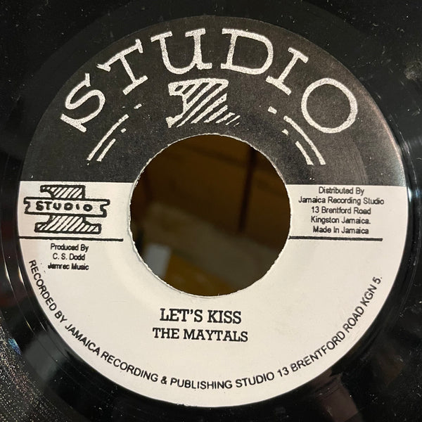 THE MAYTALS [Let's Kiss / A Man Who Knoes]