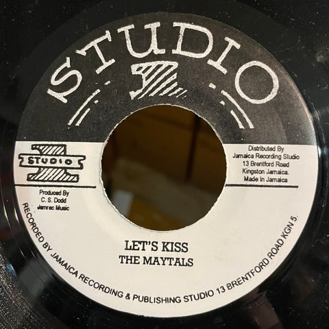 THE MAYTALS [Let's Kiss / A Man Who Knoes]