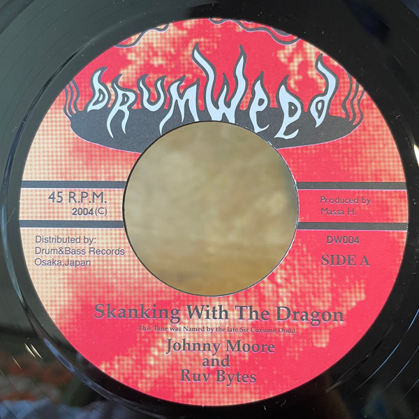 JOHNNY MOORE WITH RUV BYTES / THE DRUWEEDS [Skanking With The Dragon / Dubbing With The Dragon]