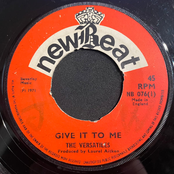 THE VERSATILES / TIGER & VERSATILES [Give It To Me / Hot]