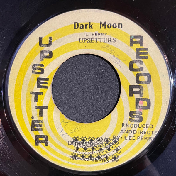 HUGH ROY / UPSETTERS  [Earthquake / Dark Moon]