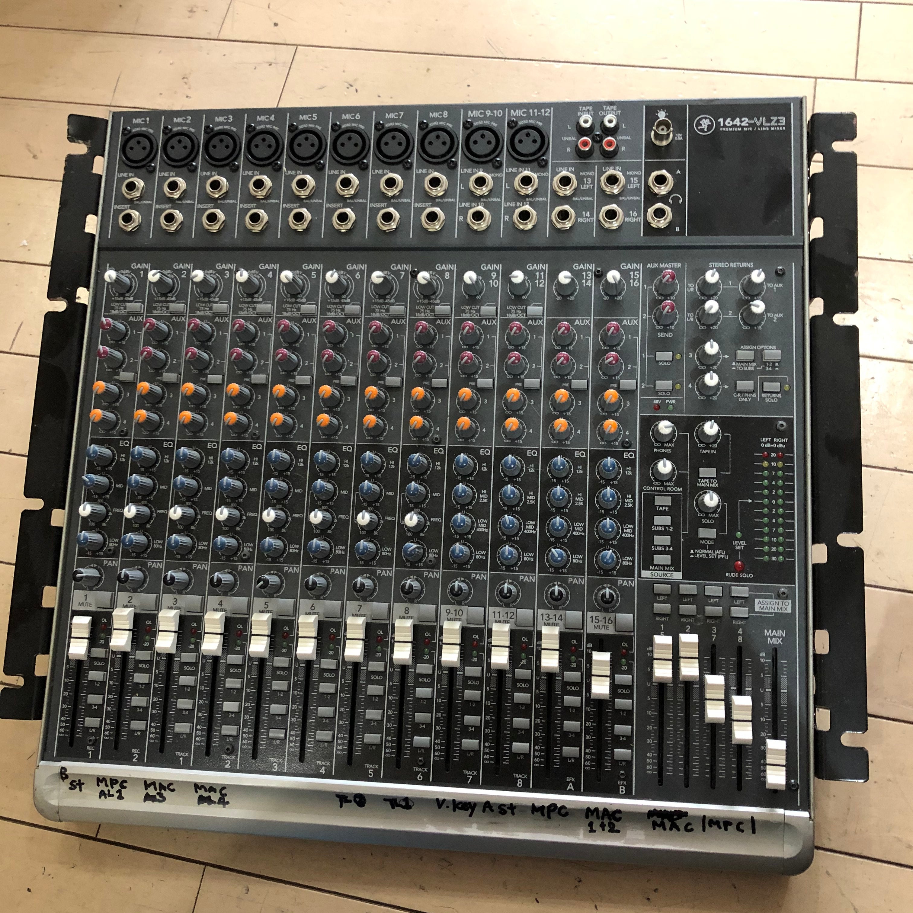 MACKIE 16-CHANNEL ANALOGUE MIXER [1642 Vlz3]