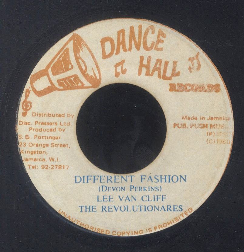 LEE VAN CLIFF  & THE RAVOLUTIONARES [Different Fashion]